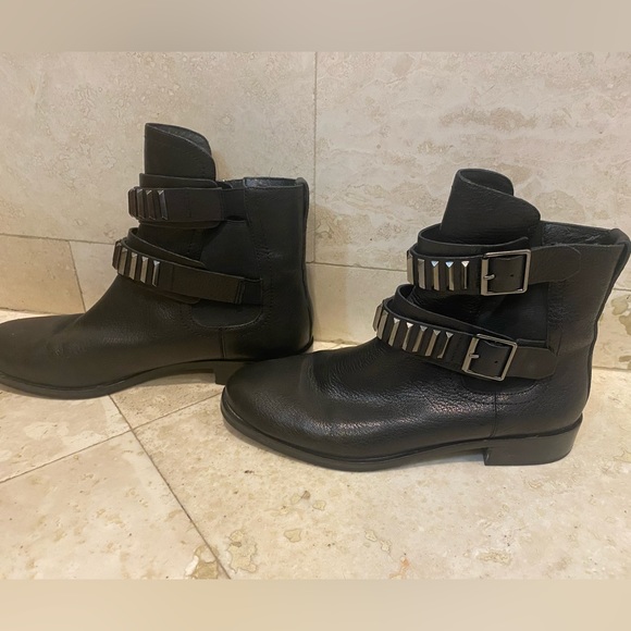 Pour La Victoire CARON Women’s Size 8.5 Double Strap Ankle Pull On Booties - Picture 3 of 7